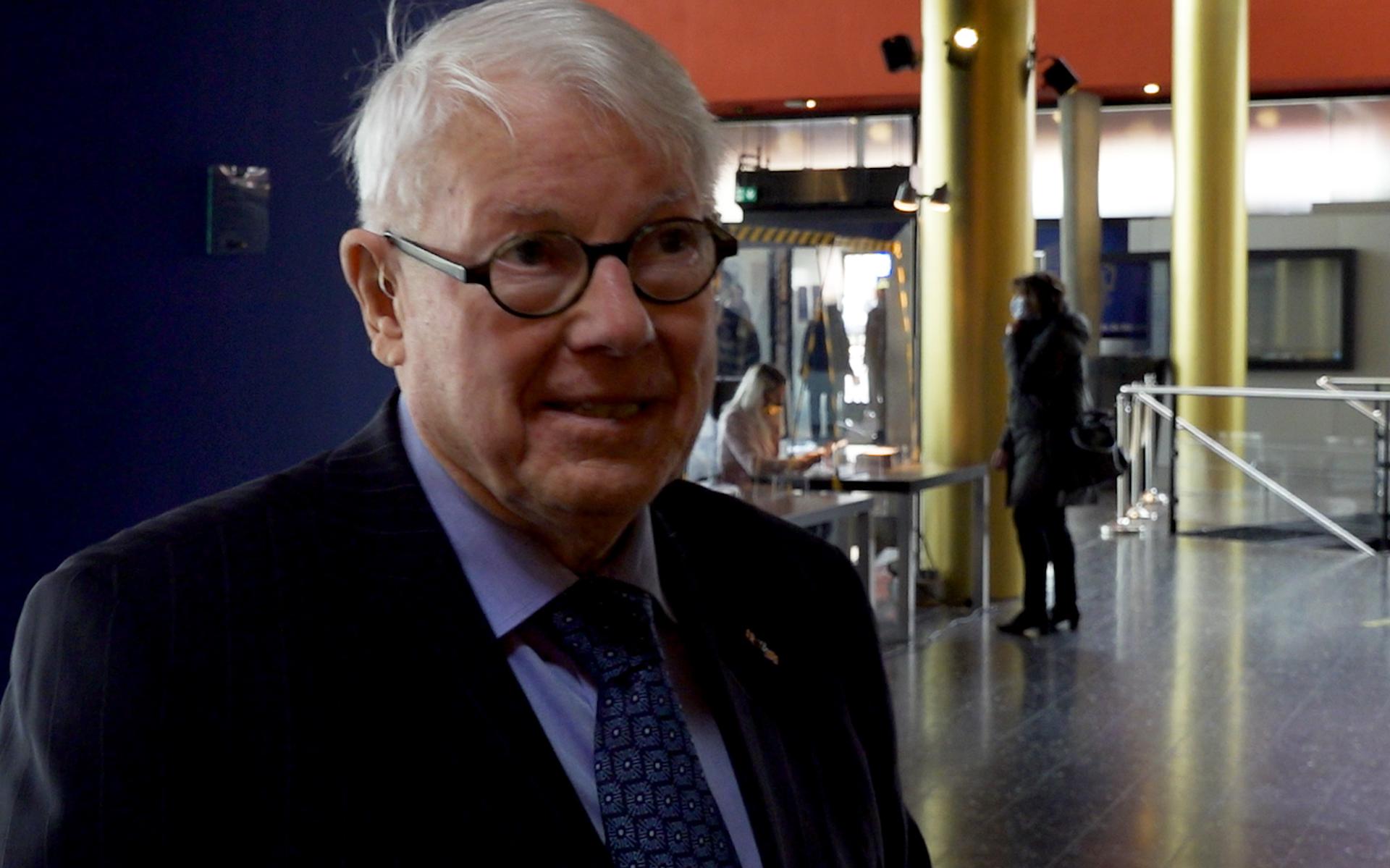 Nieuws uit Friesland van 17 maart | Na 53 jaar stopt Simon Wiersma (80) als vrijwilliger bij stembur