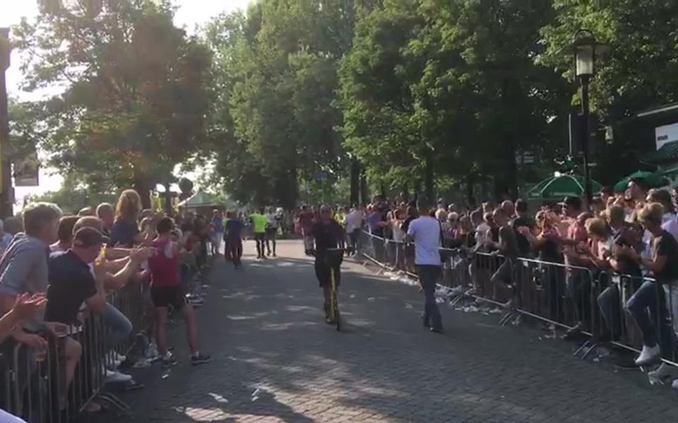 Silvio Teunissen uit Bolsward was na 37,5 uur de zestiende en voorlaatste finisher van de Elfsteden- Ultraloop .