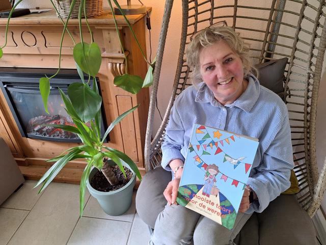 Marga (68) uit Ureterp schrijft kinderboek over vrede en dromen: ‘De mooiste taart voor de wereld’