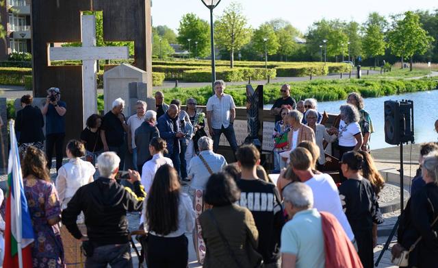 Drachten heeft nu monument voor Molukse KNIL-militairen: onthulling vol emoties