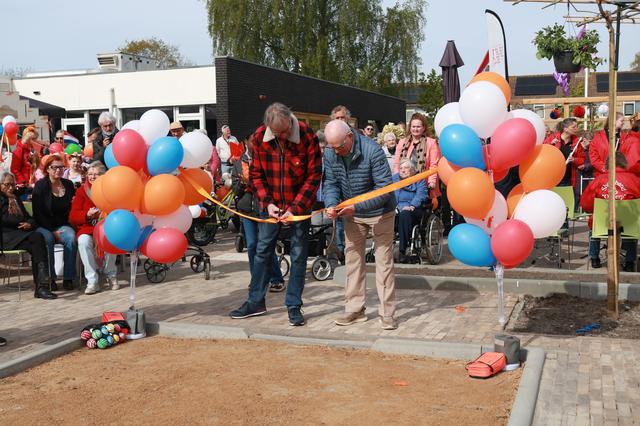 Opening jeu de boulesbaan en ontmoetingsplein bij De Lijte