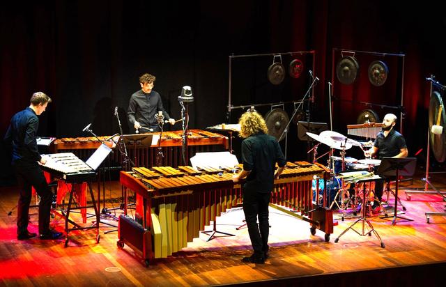 Liggen tijdens concert van Havelok Percussion in Gorredijk: ‘Ik denk dat de mensen verrast gaan word