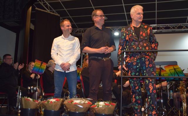 De deelnemers wachten op de uitslag, v.l.n.r. Rudolf Smedinga, Wieberen Elverdink en Lammert Jelsma.